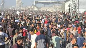 31 شهيدًا في غزة أثناء توزيع المساعدات، والدفاع المدني يقول إن إسرائيل تنفي فتح النار.