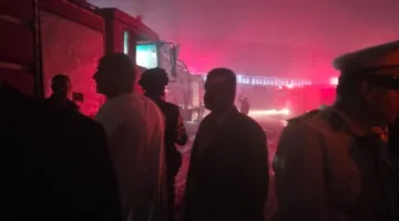 محافظ القليوبية ورئيس الأمن يراقبان جهود إخماد حريق مصنع ميدان الحادثة
