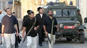 إسرائيليون مستوطنون يحتجزون فلسطينيين يحملان الجنسية الأمريكية