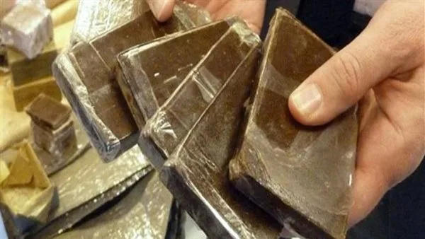 إلقاء القبض على 3 أشخاص بتهمة بيع الحشيش في الشروق إلقاء القبض على 3 أشخاص بتهمة بيع الحشيش في الشروق