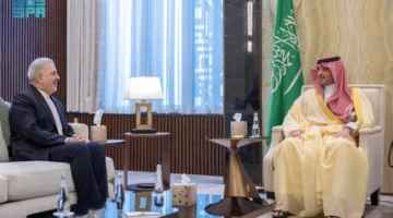 عبدالعزيز بن سعود يناقش “القضايا المشتركة” مع السفير الإيراني