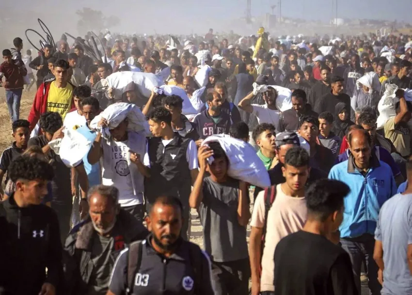 مجزرة ضد الجياع بالقرب من مركز الإغاثة في قطاع غزة مجزرة ضد الجياع بالقرب من مركز الإغاثة في قطاع غزة