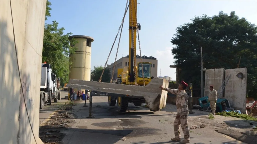 إطلاق حملة واسعة لإزالة الحواجز الخرسانية وتسهيل حركة المرور في بغداد إطلاق حملة واسعة لإزالة الحواجز الخرسانية وتسهيل حركة المرور في بغداد