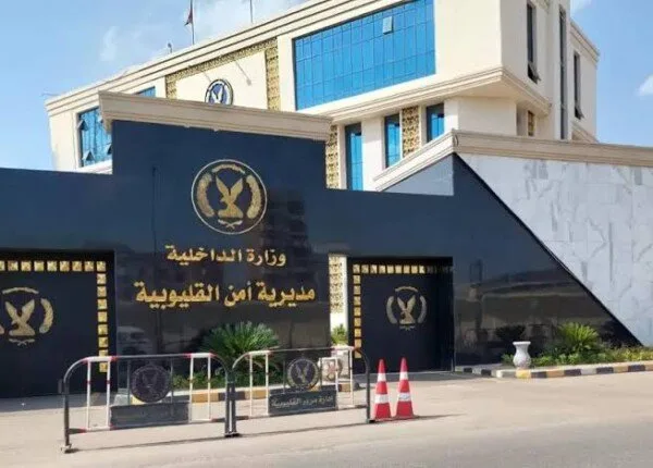 مجزرة مروعة في شبرا الخيمة.. شاب يقتل والده بزجاجة نتيجة خلاف حول توك توك مجزرة مروعة في شبرا الخيمة.. شاب يقتل والده بزجاجة نتيجة خلاف حول توك توك