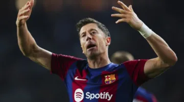 ليفاندوفسكي يوضح مستقبله مع برشلونة