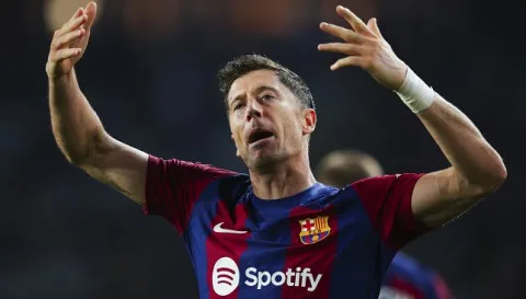ليفاندوفسكي يوضح مستقبله مع برشلونة ليفاندوفسكي يوضح مستقبله مع برشلونة