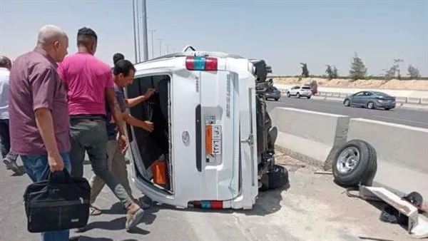 7 جرحى نتيجة انقلاب ميكروباص على الطريق الأوسطى 7 جرحى نتيجة انقلاب ميكروباص على الطريق الأوسطى