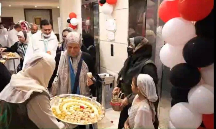 مع اقتراب موعد تصعيدهم إلى عرفات.. بدء مراسم استقبال حجاج الدرجة الممتازة مع اقتراب موعد تصعيدهم إلى عرفات.. بدء مراسم استقبال حجاج الدرجة الممتازة