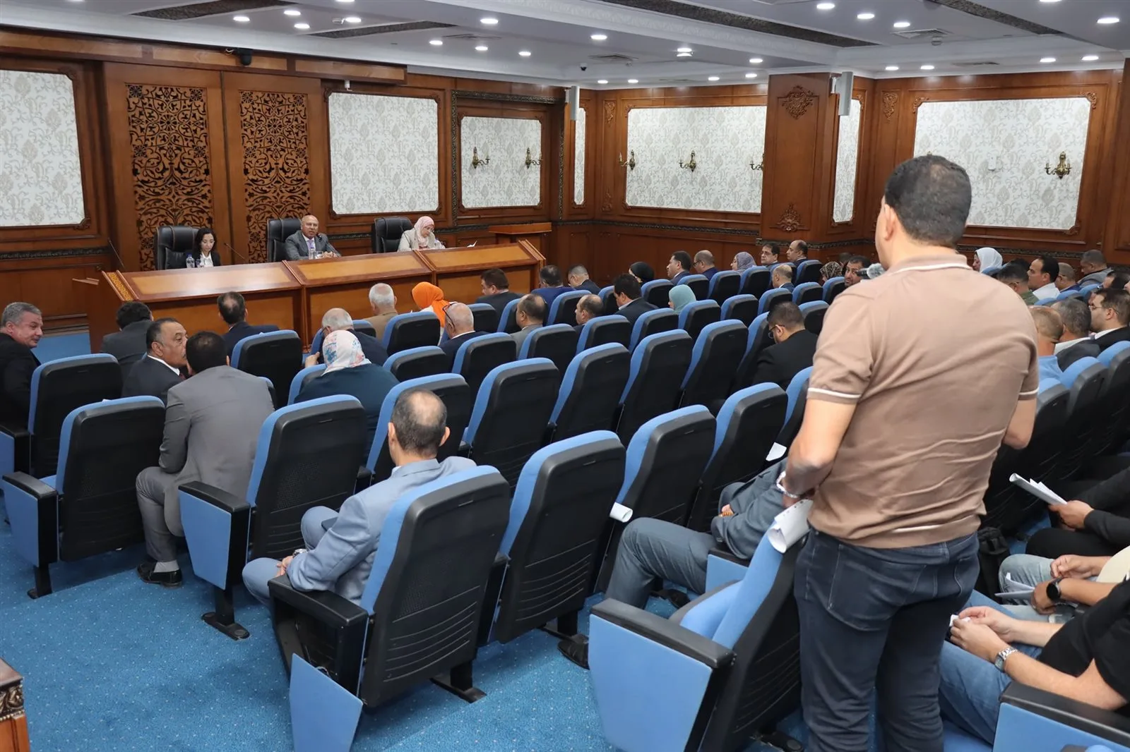 الفريق كامل الوزير يشارك في اجتماع واسع مع مستثمري البحيرة لبحث التحديات التي تواجه القطاع الصناعي الفريق كامل الوزير يشارك في اجتماع واسع مع مستثمري البحيرة لبحث التحديات التي تواجه القطاع الصناعي