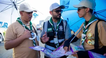 شباب الكشافة يعبرون عن فخرهم واعتزازهم في خدمة زوار بيت الله الحرام