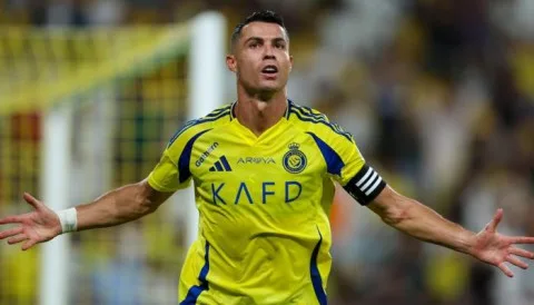 النصر يخطط لإقناع رونالدو بالاستمرار مع الفريق النصر يخطط لإقناع رونالدو بالاستمرار مع الفريق