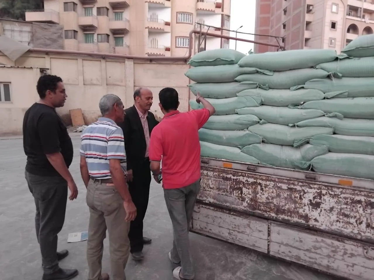 بالصور.. ضبط شاحنة محملة بـ 9 أطنان من الدقيق المدعوم في الغربية