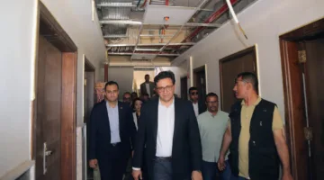 وزير الثقافة ومحافظ سوهاج يزوران قصر الثقافة في سوهاج ويتباحثان حول طرق إنهاء تطويره