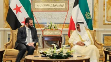 “إذا كانت لتكون لغيرك، لما وصلت إليك” .. لافتة تبرز اجتماع أمير الكويت بـ”الشرع” فهل تحمل رسالة له؟
