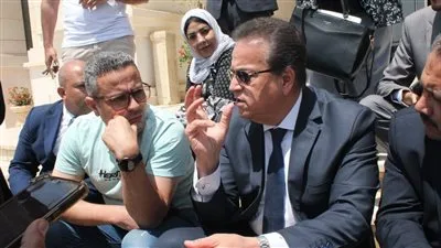 بكل محبة وتواضع، خالد عبد الغفار يستمع للصحفيين في مكاتب الوزارة بكل محبة وتواضع، خالد عبد الغفار يستمع للصحفيين في مكاتب الوزارة