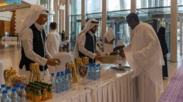 القهوة السعودية تجذب ضيوف برنامج خادم الحرمين الشريفين بطعمها المميز وتراثها العريق