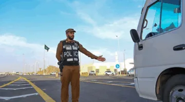 إلقاء القبض على مواطنين لنقلهما مقيمين غير ملتزمين بأنظمة وتعليمات الحج