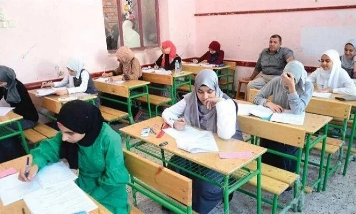 اختلاف وجهات نظر طلاب الشهادة الإعدادية في القليوبية حول نتيجة امتحان اللغة الإنجليزية اختلاف وجهات نظر طلاب الشهادة الإعدادية في القليوبية حول نتيجة امتحان اللغة الإنجليزية
