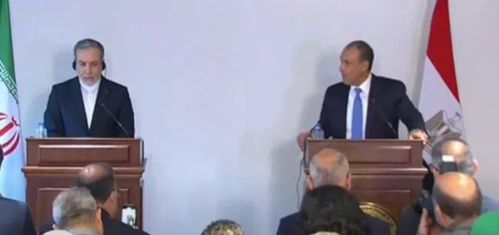 وزير الخارجية يلتقي بنظيره الإيراني: شددنا على أهمية حرية وأمان الملاحة في البحر الأحمر وزير الخارجية يلتقي بنظيره الإيراني: شددنا على أهمية حرية وأمان الملاحة في البحر الأحمر