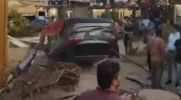سيارة تدهس أربعة أشخاص داخل مقهى في أكتوبر