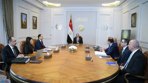 الرئيس السيسي يطالب باستمرار تحسين وتطوير أداء الشركات التابعة للقطاع العام. الرئيس السيسي يطالب باستمرار تحسين وتطوير أداء الشركات التابعة للقطاع العام.