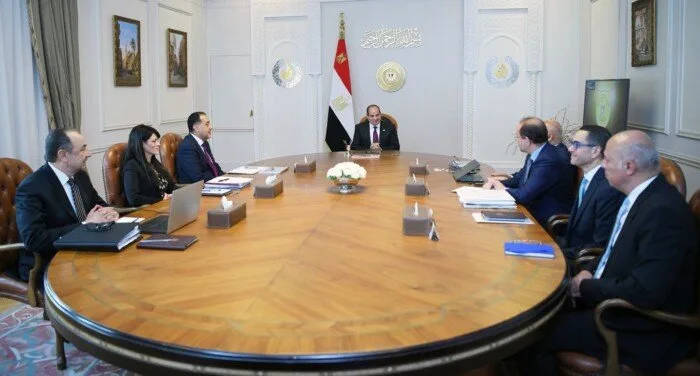 الرئيس السيسي يراقب تقدم مشروع تحسين صناعة الغزل والنسيج القومي الرئيس السيسي يراقب تقدم مشروع تحسين صناعة الغزل والنسيج القومي