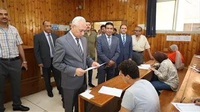رئيس جامعة المنيا يستمر في جولات المتابعة لامتحانات كليتي العلوم والزراعة رئيس جامعة المنيا يستمر في جولات المتابعة لامتحانات كليتي العلوم والزراعة
