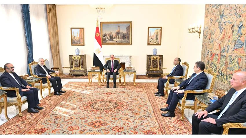 الرئيس المصري يناقش مع وزير الخارجية الإيراني العلاقات والتطورات في المنطقة الرئيس المصري يناقش مع وزير الخارجية الإيراني العلاقات والتطورات في المنطقة