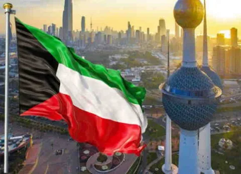ما الذي يدفع الكويت لسحب الجنسية بشكل جماعي من مواطنيها؟ وما علاقة ذلك بخطاب وزير الداخلية المعادي للمجنسين؟ في ظل التوتر بين الديمقراطية والمخاوف من التوجه السلطوي، كيف واجه الإعلامي شعيب راشد، آخر من فقدوا كويتيتهم، هذا الأمر؟ ما الذي يدفع الكويت لسحب الجنسية بشكل جماعي من مواطنيها؟ وما علاقة ذلك بخطاب وزير الداخلية المعادي للمجنسين؟ في ظل التوتر بين الديمقراطية والمخاوف من التوجه السلطوي، كيف واجه الإعلامي شعيب راشد، آخر من فقدوا كويتيتهم، هذا الأمر؟