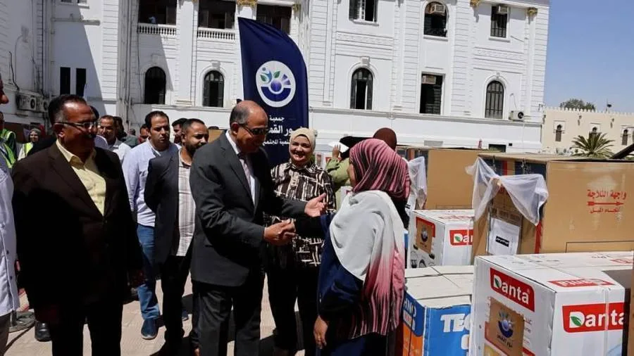 محافظ المنيا يوزع 23 جهاز عروس بالتعاون مع جمعية نور القمر محافظ المنيا يوزع 23 جهاز عروس بالتعاون مع جمعية نور القمر