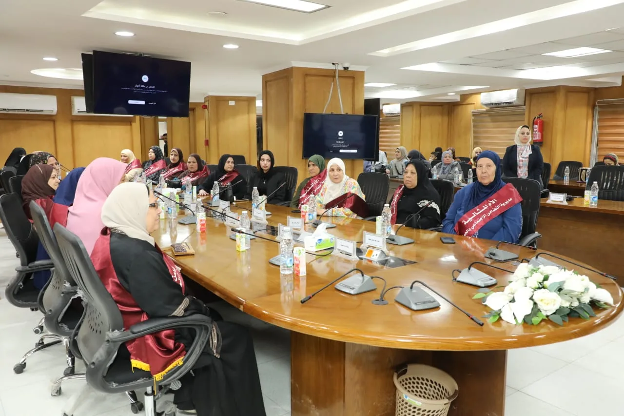 أمثلة ملهمة للنضال والتفاني.. محافظ الجيزة يكرم الأمهات المتميزات في المحافظة أمثلة ملهمة للنضال والتفاني.. محافظ الجيزة يكرم الأمهات المتميزات في المحافظة