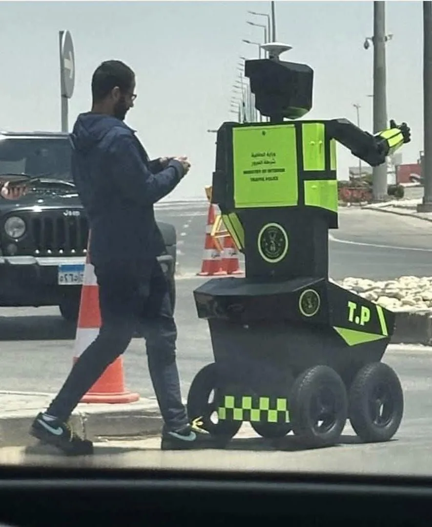 بعد تدشينه في العاصمة الإدارية: وظائف رجل المرور الإلكتروني الجديد بعد تدشينه في العاصمة الإدارية: وظائف رجل المرور الإلكتروني الجديد