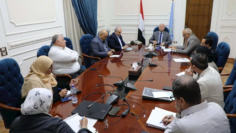 محافظ القاهرة يشرف على تحسين مجموعة من شوارع مصر الجديدة