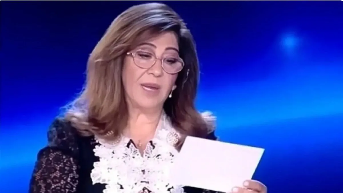 هل هي نبوءة تحققت أم مجرد صدفة مقلقة؟ مقطع مشهور للعرافة اللبنانية ليلى عبد اللطيف يثير الجدل. هل هي نبوءة تحققت أم مجرد صدفة مقلقة؟ مقطع مشهور للعرافة اللبنانية ليلى عبد اللطيف يثير الجدل.