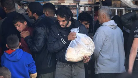 استشهاد أب لست بنات أثناء سعيه لتأمين الغذاء لعائلته في جنوب قطاع غزة استشهاد أب لست بنات أثناء سعيه لتأمين الغذاء لعائلته في جنوب قطاع غزة