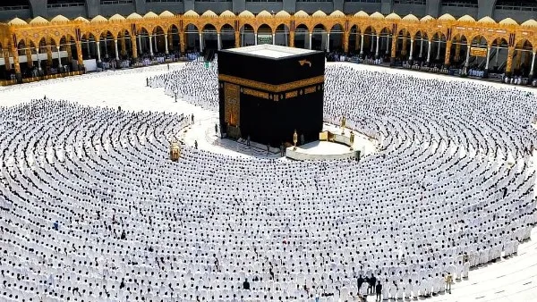 الداخلية السعودية: لا يسمح بأداء الحج دون الحصول على تصريح، ونوفر خدمات استثنائية للحجاج. الداخلية السعودية: لا يسمح بأداء الحج دون الحصول على تصريح، ونوفر خدمات استثنائية للحجاج.