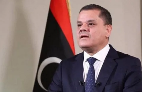 ليبيا: الدبيبة يتمسك بالإنفاق العام وفق “الشرعية” ويرفض المسارات “الموازية” ليبيا: الدبيبة يتمسك بالإنفاق العام وفق “الشرعية” ويرفض المسارات “الموازية”