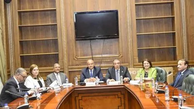 السفير سامح أبو العينين يجتمع مع “لجنة الخارجية بمجلس الشيوخ” لبحث نتائج المنتدى الاقتصادي لمصر والولايات المتحدة الأمريكية. السفير سامح أبو العينين يجتمع مع “لجنة الخارجية بمجلس الشيوخ” لبحث نتائج المنتدى الاقتصادي لمصر والولايات المتحدة الأمريكية.
