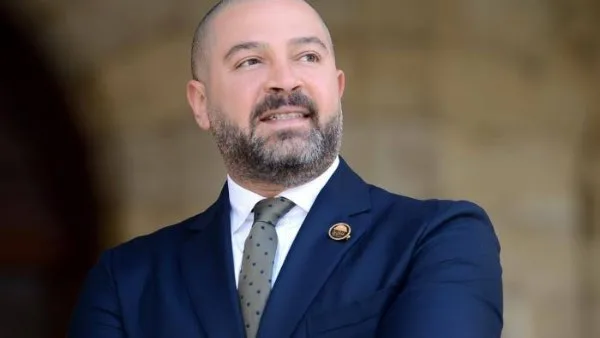 أحمد دياب: ضرورة دمج الأندية الشعبية والخاصة لإنقاذها. أحمد دياب: ضرورة دمج الأندية الشعبية والخاصة لإنقاذها.