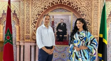 زوجة عزيز تُبهر جمهور الوداد المغربي بإطلالة جذابة (صور)