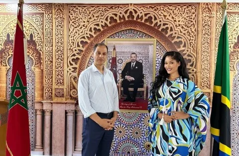 زوجة عزيز تُبهر جمهور الوداد المغربي بإطلالة جذابة (صور) زوجة عزيز تُبهر جمهور الوداد المغربي بإطلالة جذابة (صور)