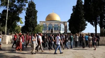 المستوطنون يهاجمون مسجد قبة الصخرة تحت حماية رسمية