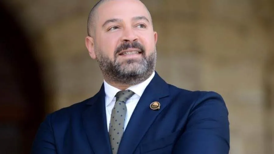 أحمد دياب: لم أكن متحيزاً للأهلي.. وهذا هو سبب مشكلة القمة أحمد دياب: لم أكن متحيزاً للأهلي.. وهذا هو سبب مشكلة القمة