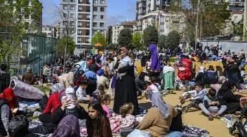 امرأة تفقد حياتها جراء زلزال بقوة 5.8 درجات قبالة سواحل مرمريس في تركيا