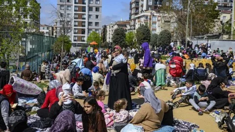 امرأة تفقد حياتها جراء زلزال بقوة 5.8 درجات قبالة سواحل مرمريس في تركيا