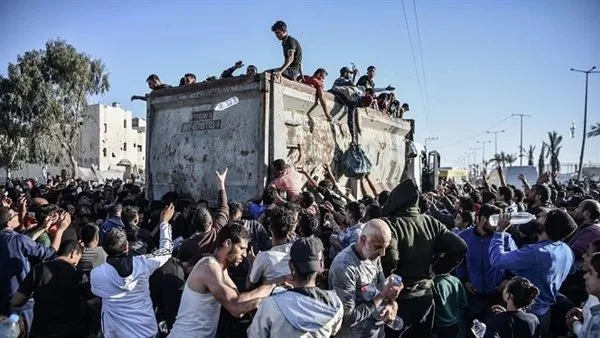 زيادة عدد الضحايا في المجزرة الإسرائيلية قرب مركز توزيع المساعدات في رفح الفلسطينية إلى 25 شهيدًا. زيادة عدد الضحايا في المجزرة الإسرائيلية قرب مركز توزيع المساعدات في رفح الفلسطينية إلى 25 شهيدًا.