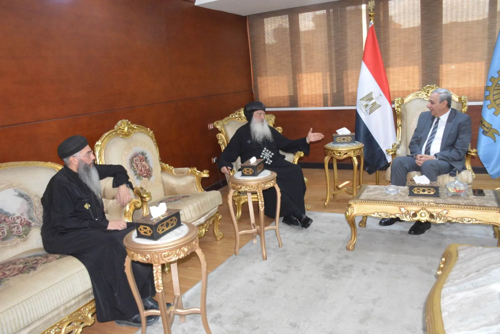 صور: محافظ الغربية يلتقي الأنبا بولا ويؤكد أن أعياد المصريين تمثل رمزًا للوحدة الوطنية صور: محافظ الغربية يلتقي الأنبا بولا ويؤكد أن أعياد المصريين تمثل رمزًا للوحدة الوطنية
