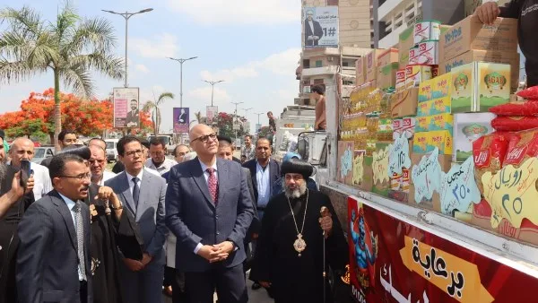 محافظ القليوبية ورئيس جامعة بنها يزوران منافذ “خير مزارعنا لأهالينا” بمناسبة عيد الأضحى محافظ القليوبية ورئيس جامعة بنها يزوران منافذ “خير مزارعنا لأهالينا” بمناسبة عيد الأضحى