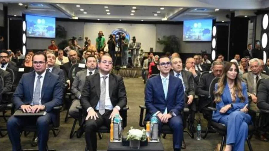 وزير الاستثمار والتجارة الخارجية ووزير المالية يكشفان عن تفاصيل البرنامج الجديد لدعم تصدير السلع. وزير الاستثمار والتجارة الخارجية ووزير المالية يكشفان عن تفاصيل البرنامج الجديد لدعم تصدير السلع.