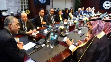 الهيئة العامة للاستثمار والمناطق الحرة تستضيف وفدًا حكوميًا من السعودية لمناقشة فرص التعاون في مجال البناء والإنشاءات.